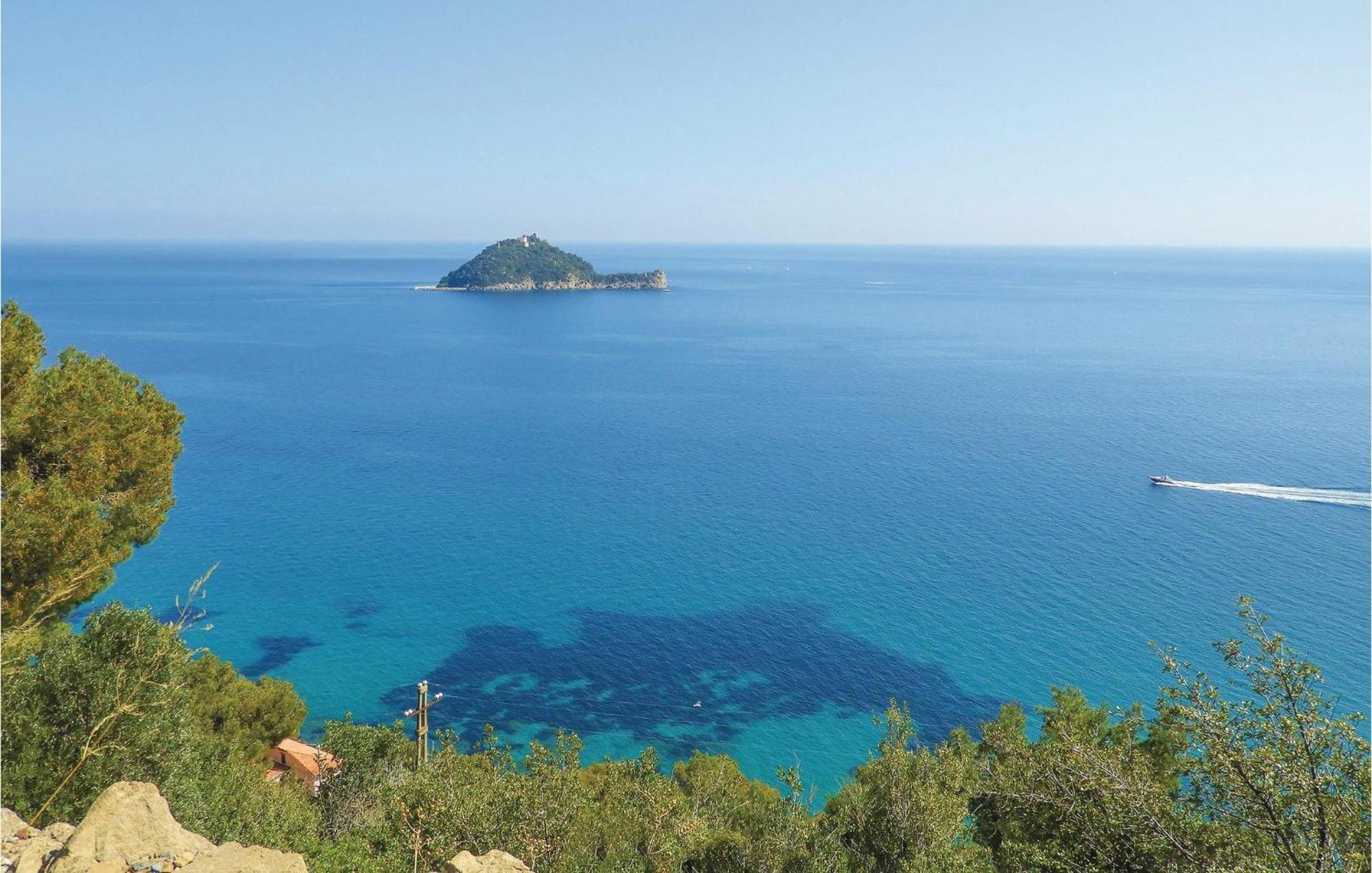 Amazing Apartment In Albenga With Wifi Extérieur photo