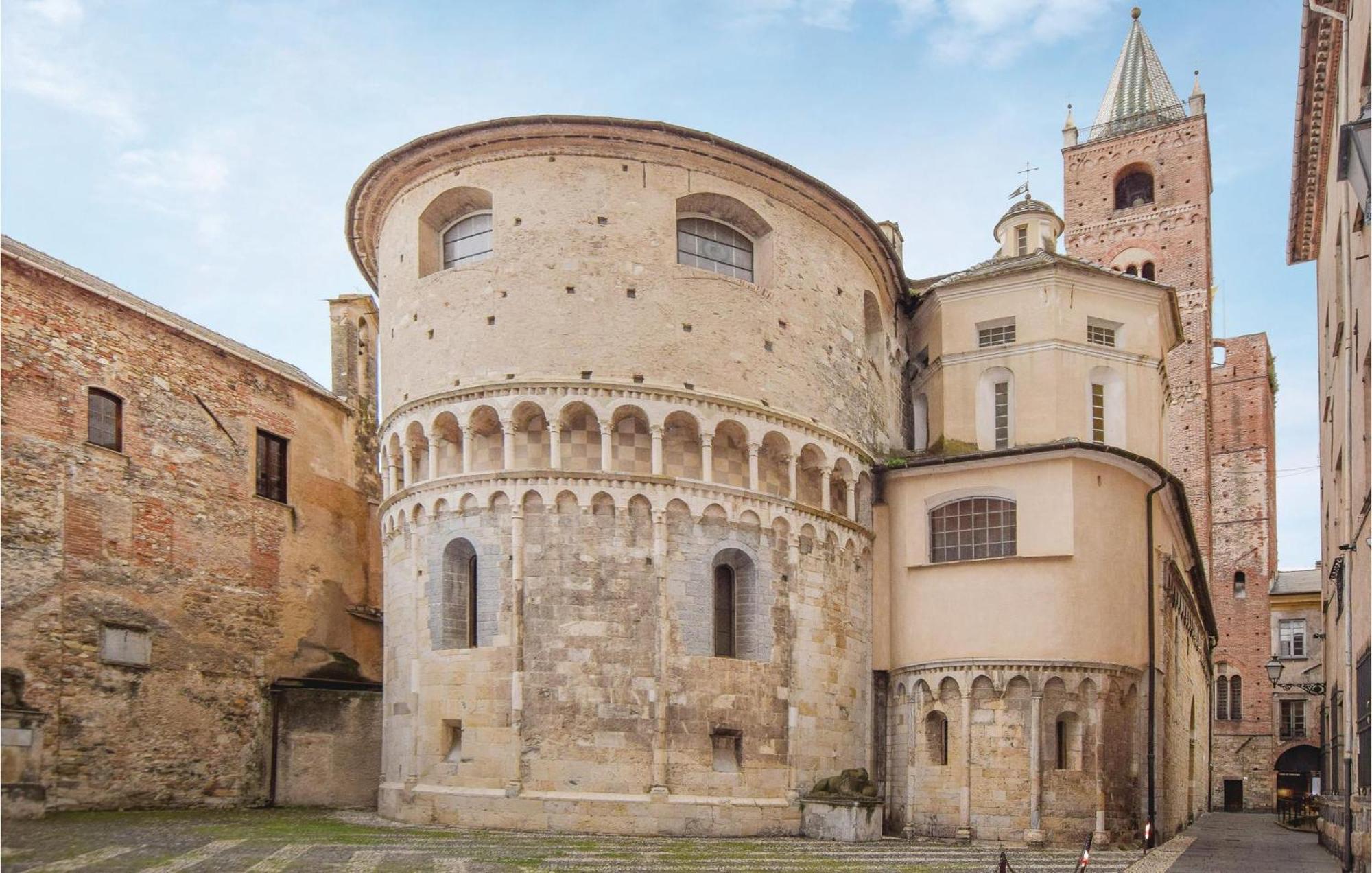 Amazing Apartment In Albenga With Wifi Extérieur photo