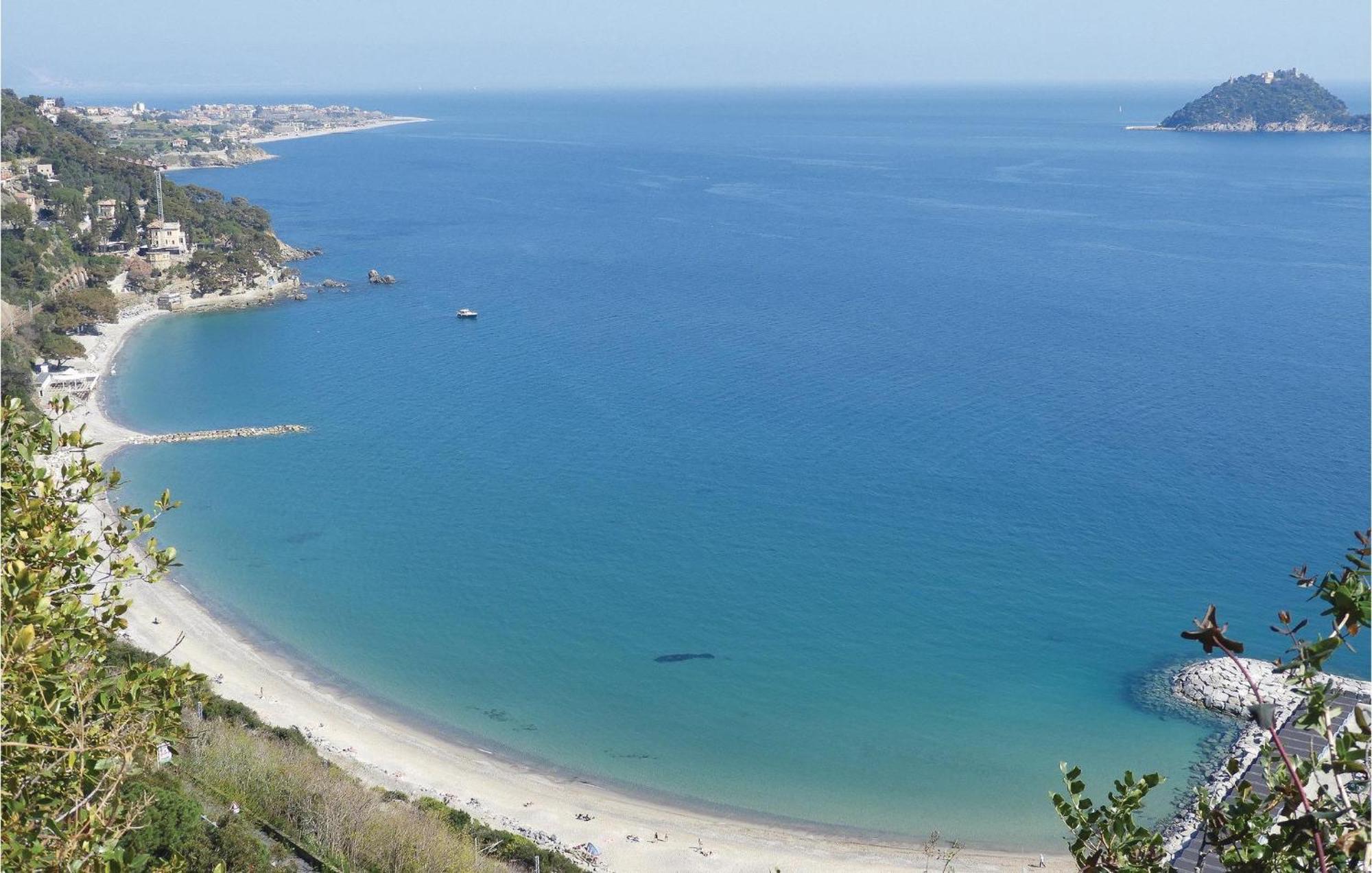 Amazing Apartment In Albenga With Wifi Extérieur photo