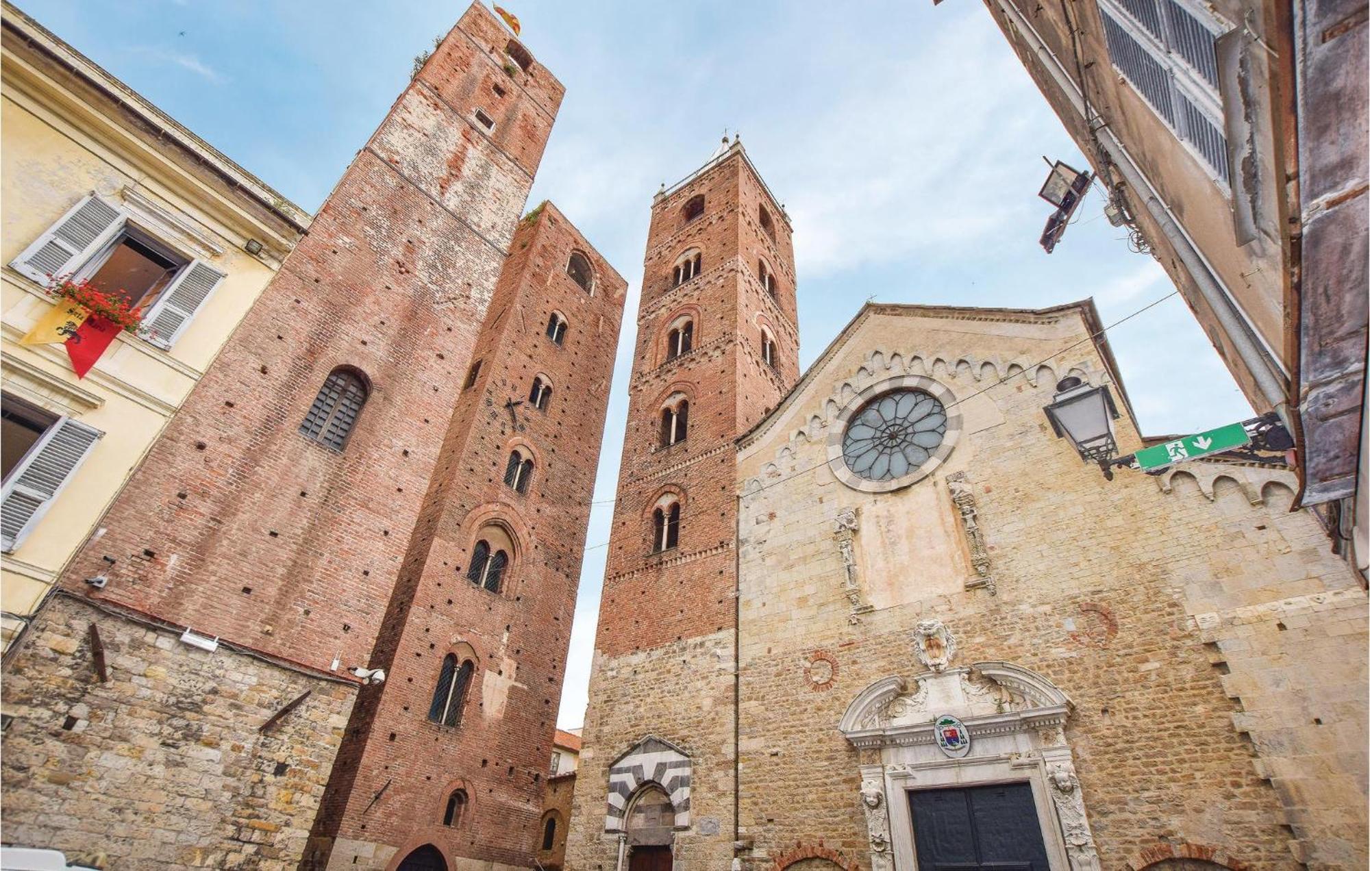 Amazing Apartment In Albenga With Wifi Extérieur photo